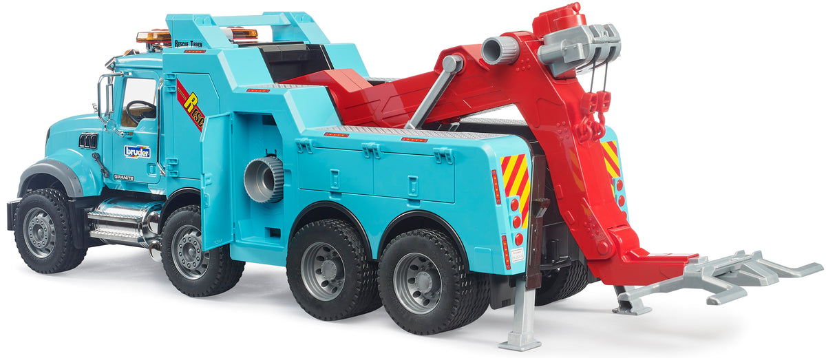 Bruder: MACK Granite Heavy Tow Truck with Light & Sound Module