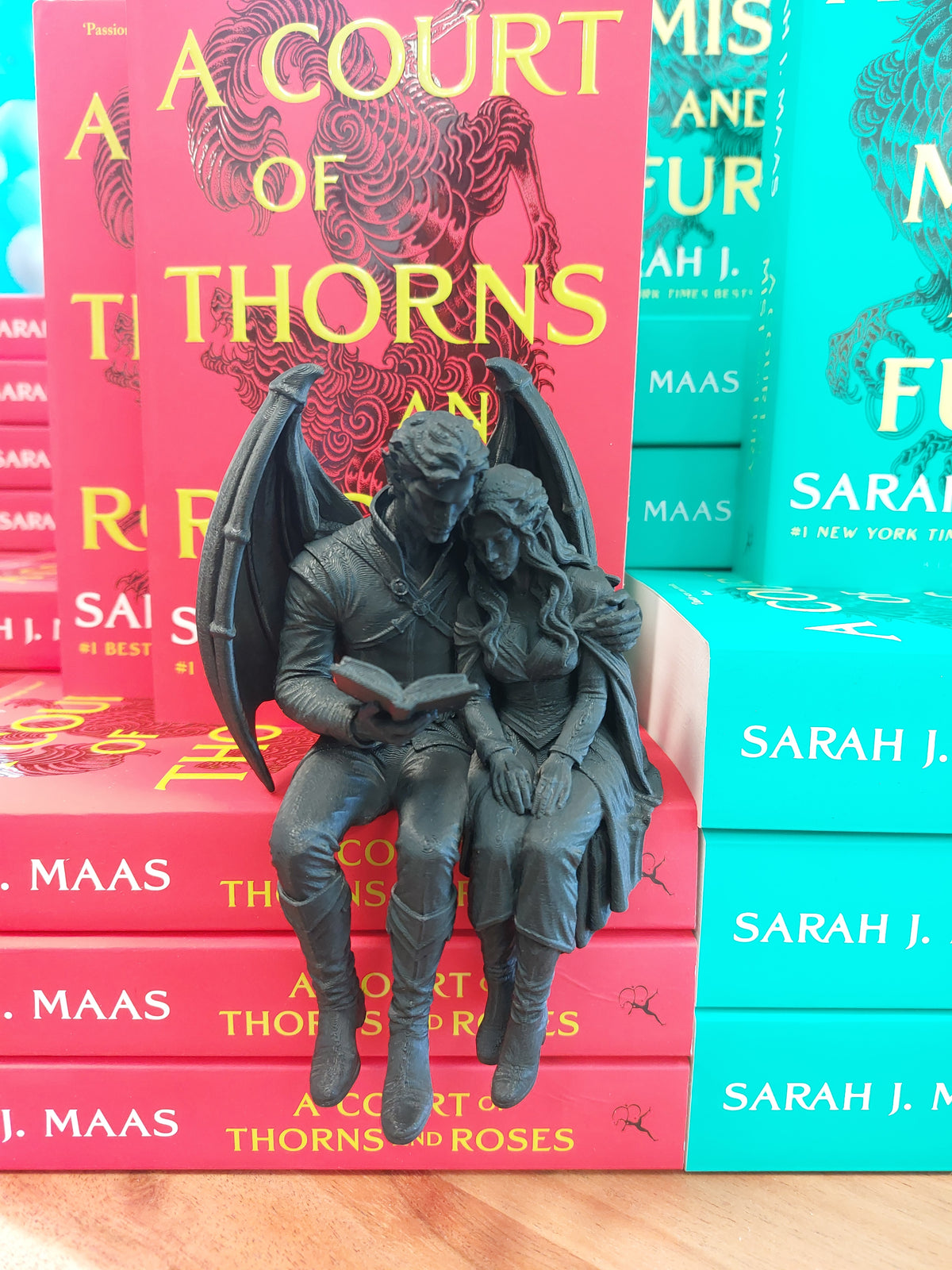 Romantasy Couple Reading Figurine - Black