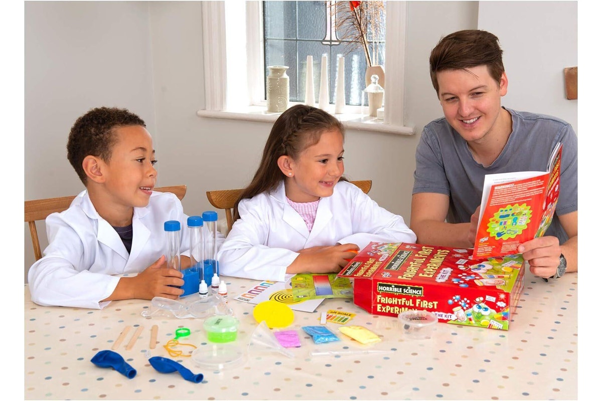 Horrible Science - Frightful First Experiment