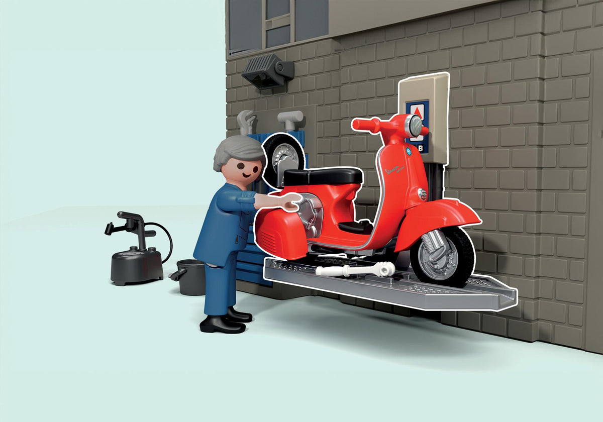 Playmobil: Workshop With red Vespa