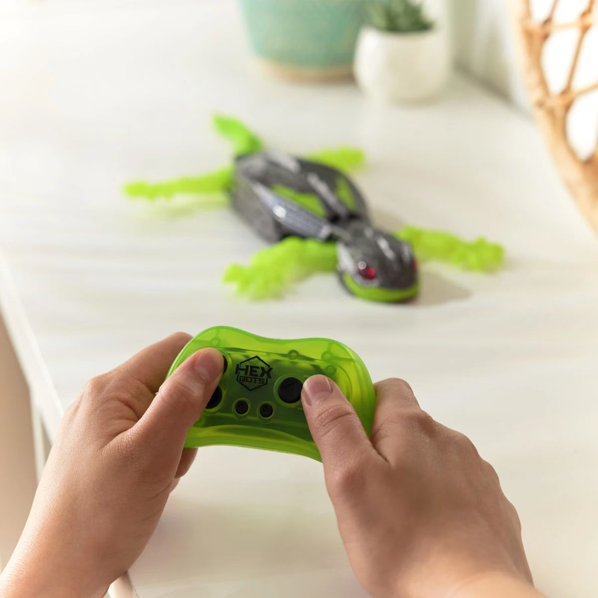 Hex Bots: Smart Gecko