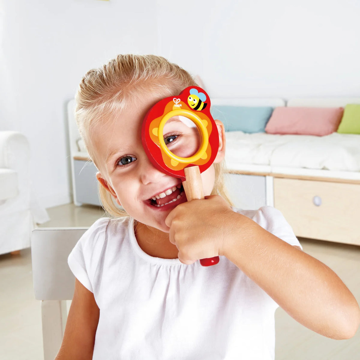 Hape: Busy Bee Magnifying Glass