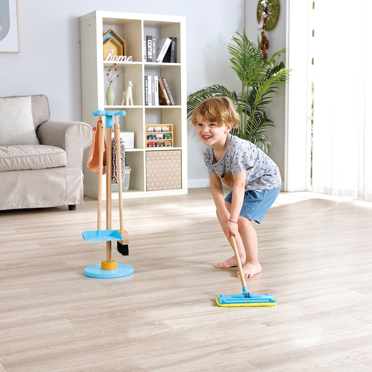 Hape: Broom & Swiffer  Cleaning  Stand
