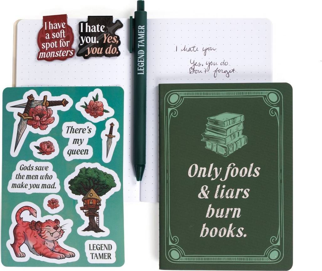 Kingdom of Threads: Shield of Sparrows Gift Set