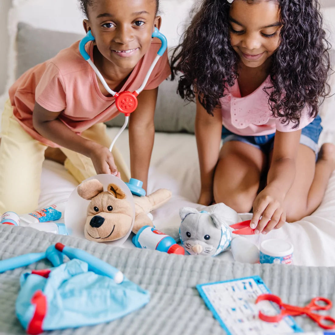 Melissa & Doug: Examine & Treat Pet Vet Play Set
