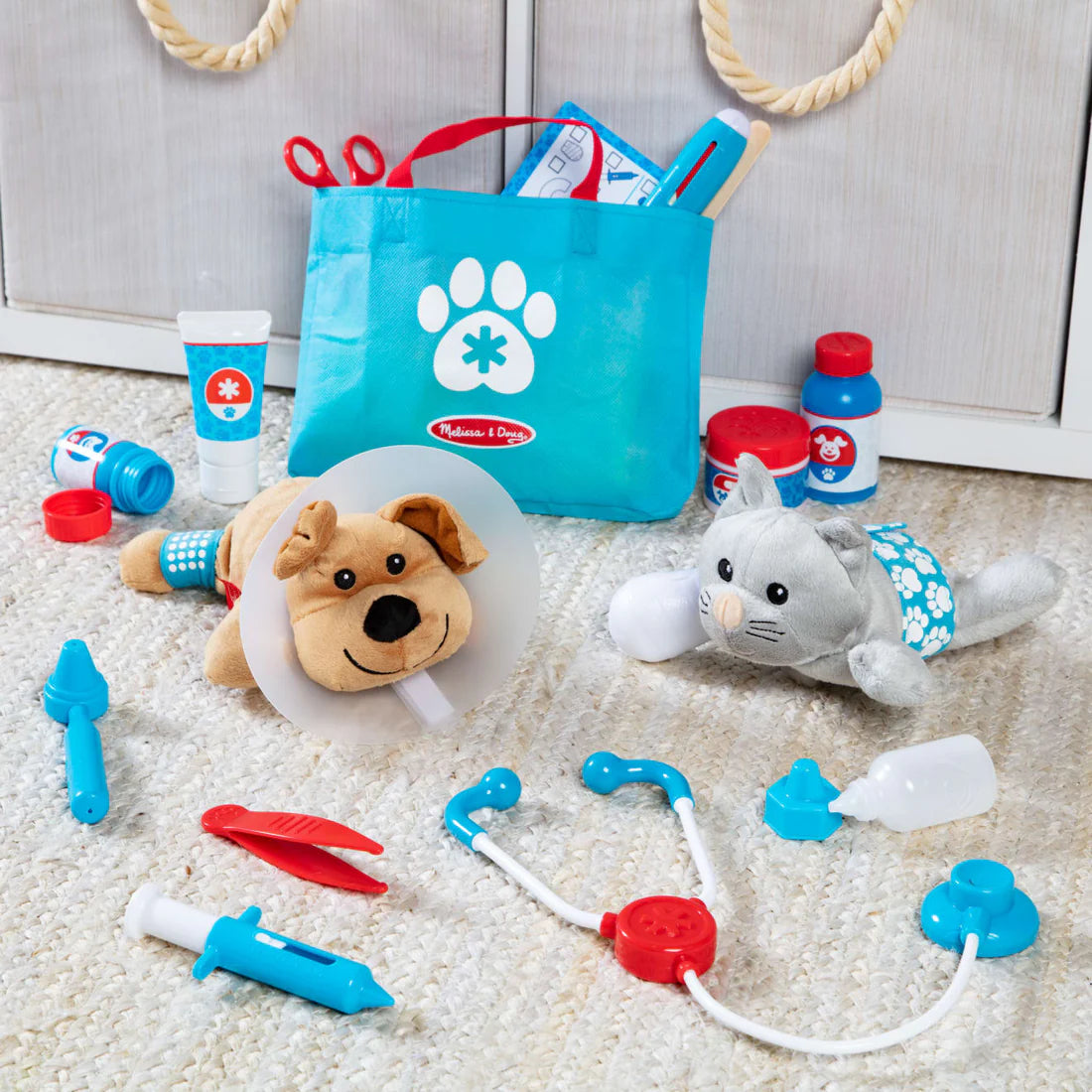 Melissa & Doug: Examine & Treat Pet Vet Play Set