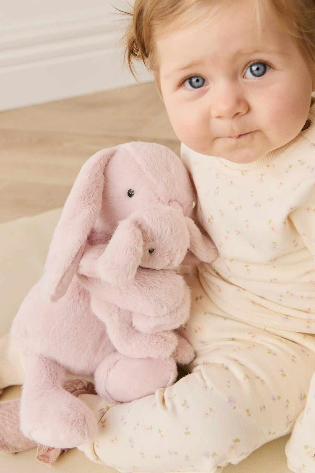 Snuggle Bunnies Frankie the Hugging Bunny - Blossom (30cm)