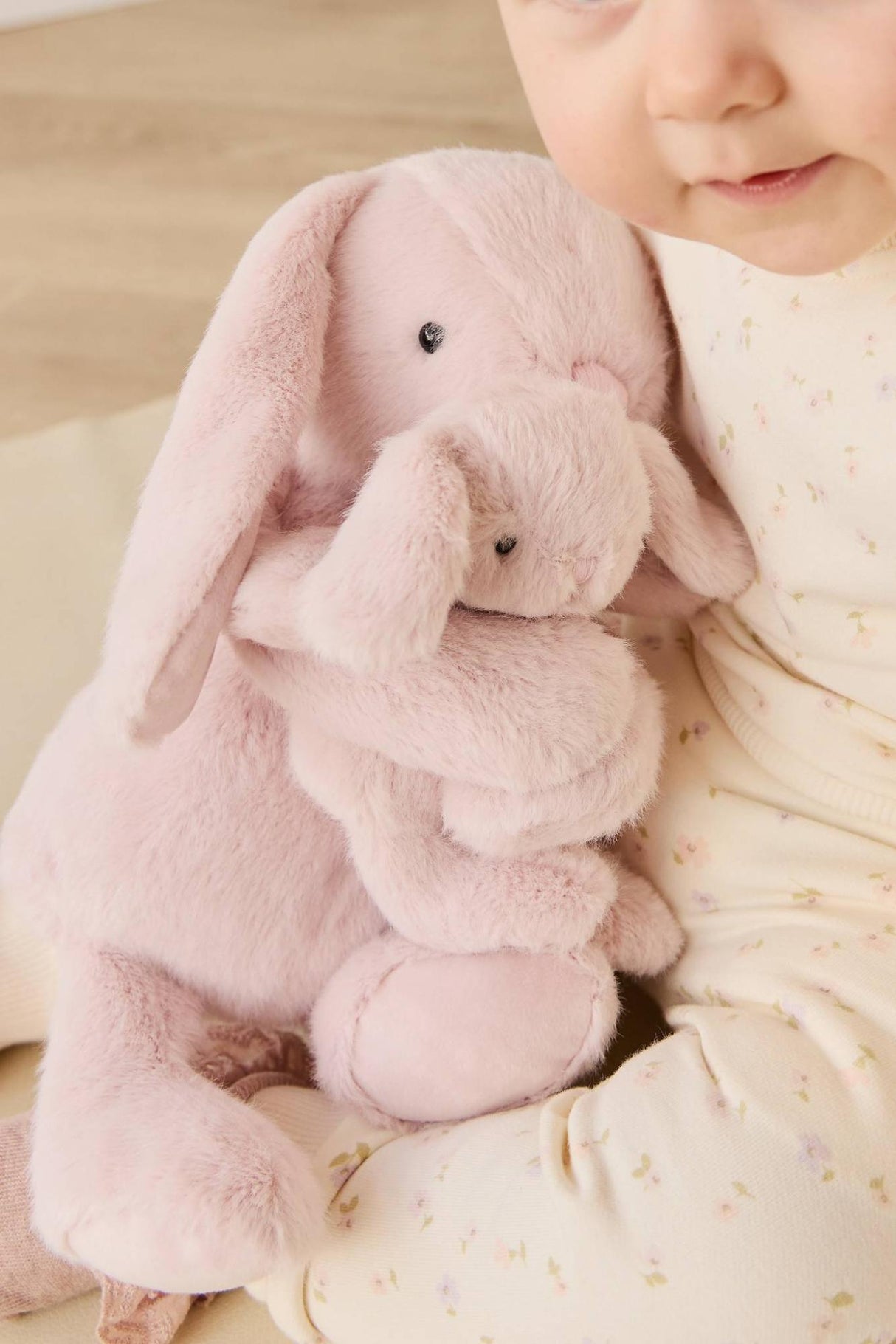 Snuggle Bunnies Frankie the Hugging Bunny - Blossom (30cm)