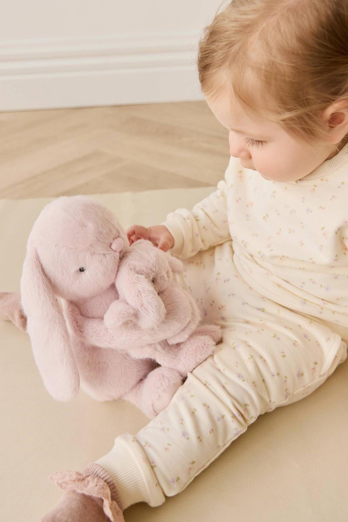 Snuggle Bunnies Frankie the Hugging Bunny - Blossom (30cm)