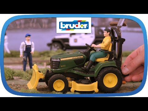 Bruder: John Deere Lawn Tractor with Trailer & Gardener